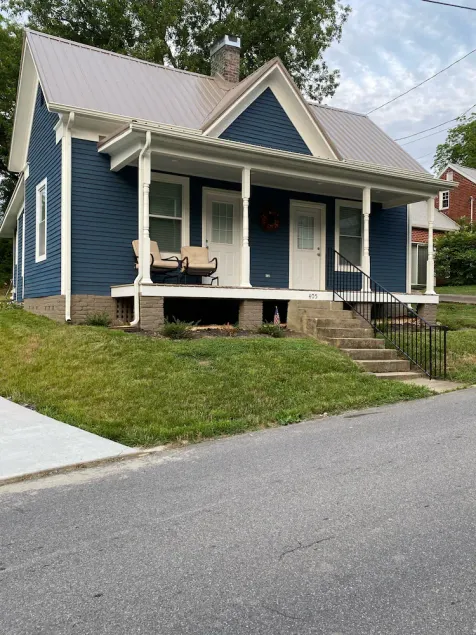 Cozy Cottage walking distance to Downtown! - Image 1