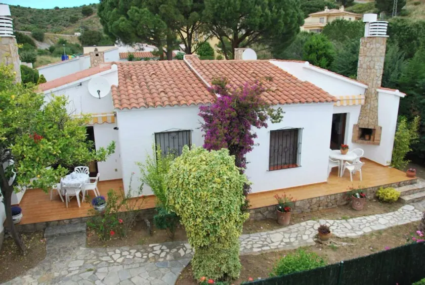 Lia B, Grifeu beach house - Garden - Image 1