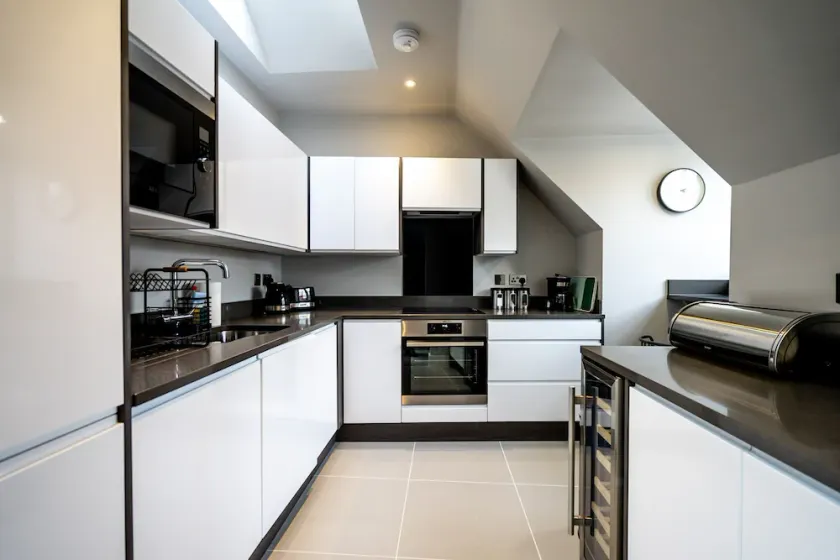 A premium stay that sleeps 2 guests  in 1 bedroom - Image 1