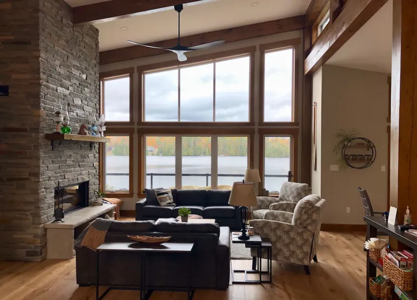 Stunning timberframe lakehouse with gourmet kitchen - Image 1
