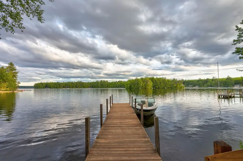 Lake House in Quiet Cove on Lake Winnipesaukee. - Image 1