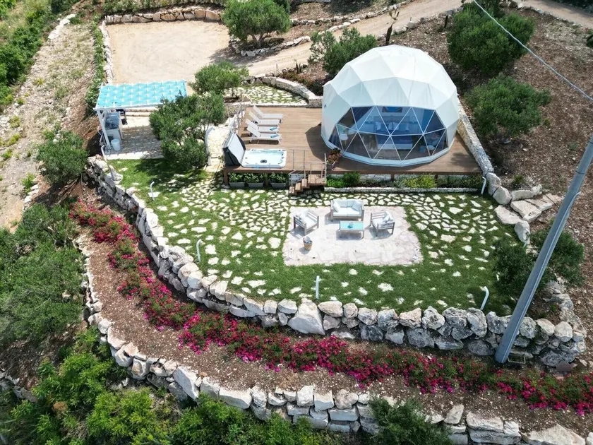 Chalet 'Dome On The Hill with Jacuzzi' avec vue sur la mer, Wi-Fi et climatisation - Image 1