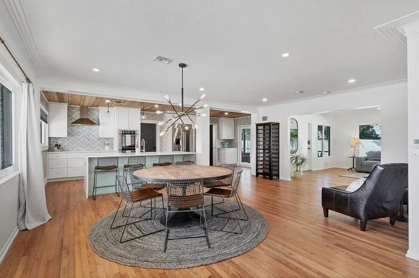 Fully Renovated Mid Century Ranch minutes from Siesta Key and Downtown Sarasota! - Image 1
