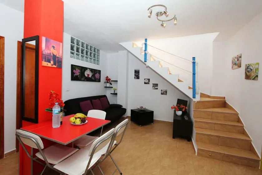 Quiet holiday home near the beach - Image 1