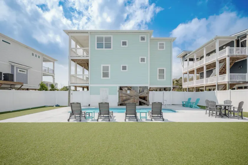 Pappys Place by Oak Island Accommodations - Image 1