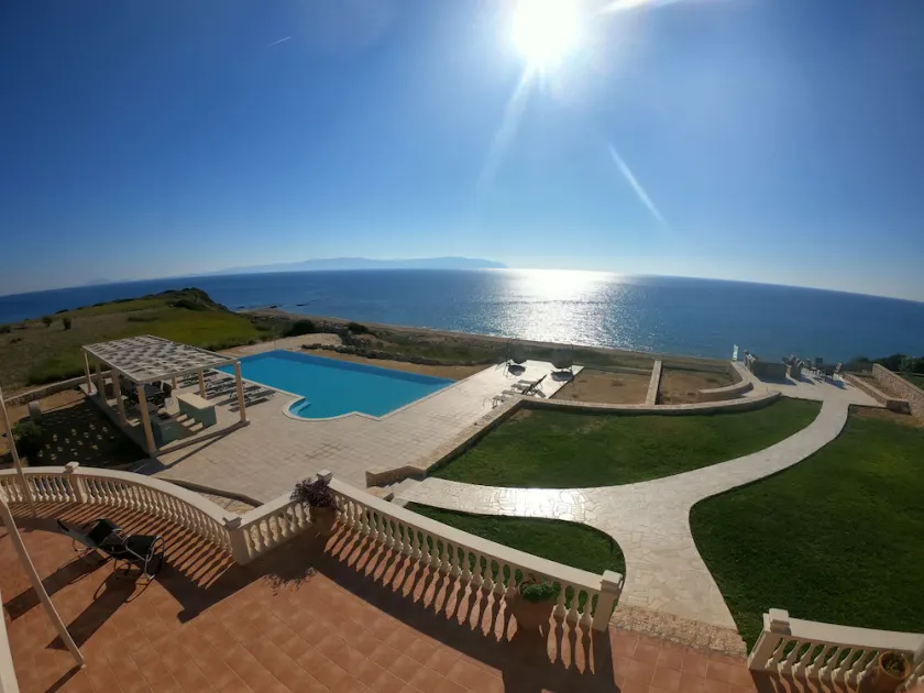 Villa de luxo - 7 quartos, piscina privada grande, vista para o mar, acesso direto à praia - Image 1