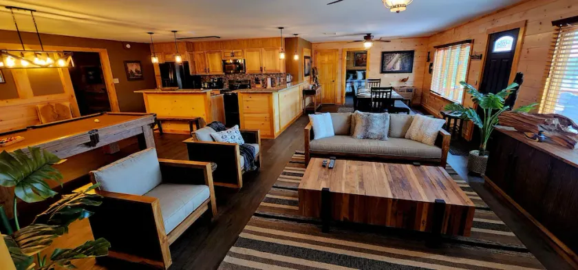 Beautiful Home with Lake Views 4/2, Beautiful Home with Lake Views 4/2 - Resort Access for Fee - Image 1