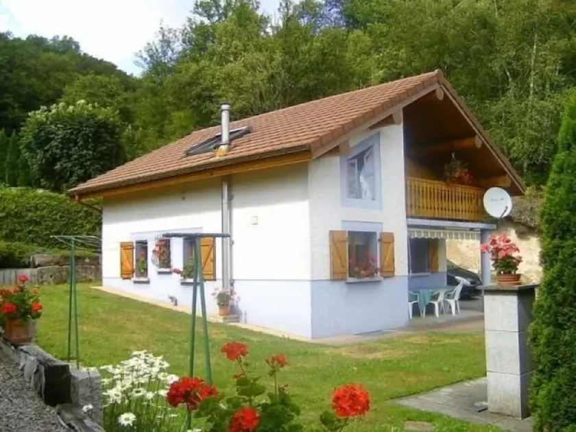 Charming Chalet in Ferdrupt: Ski, Hiking, Private Parking, WiFi - Image 1