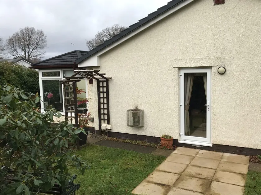 *** Three Bedroomed Detached Bungalow in Bowness With Parking and wifi **** - Image 1