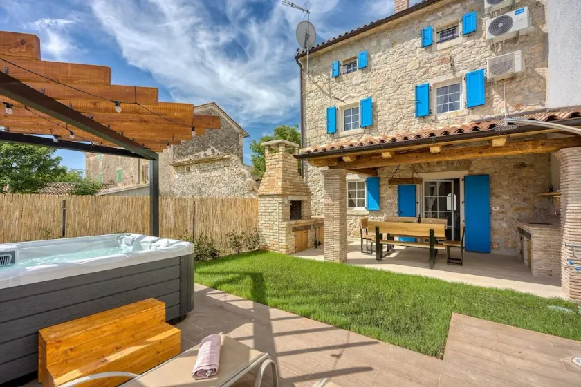 Casa Darel with Whirlpool - Image 1