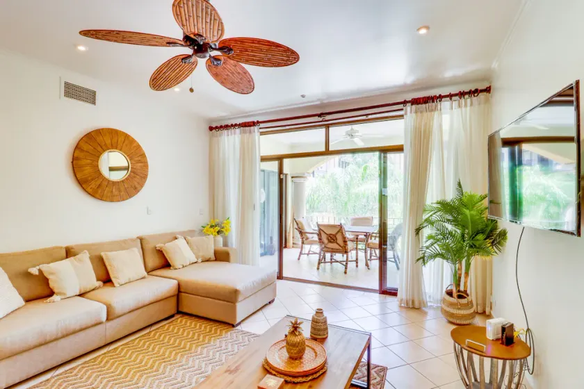 Bright Condo with Shared Pool - Walk to Dining, Shopping & the Beach - Image 1