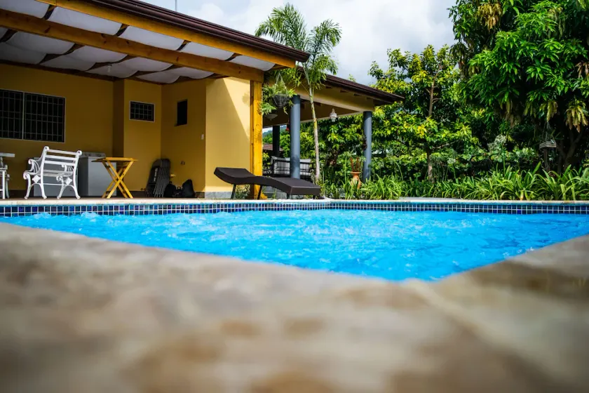 Beautiful Villa with heated Picuzzi and views of the mountains. - Image 1