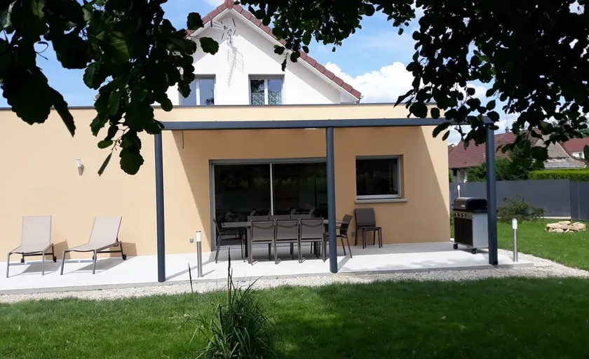4 Bedroom Private vacation home in Savigny-en-Revermont - Image 1