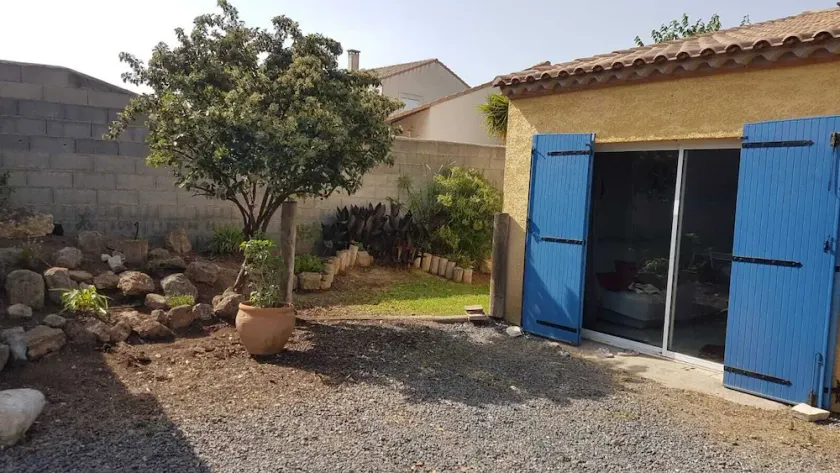 Studio with garden and private parking - Image 1