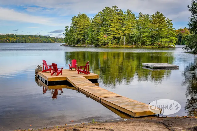 Newly renovated, 4 + 1 bdrm, 2 bath, Turtle Lake, Sand Beach, Privacy! - Image 1