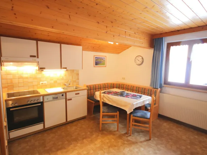 Cosy apartment for 5 people with WIFI, TV, balcony and pets allowed - Image 1