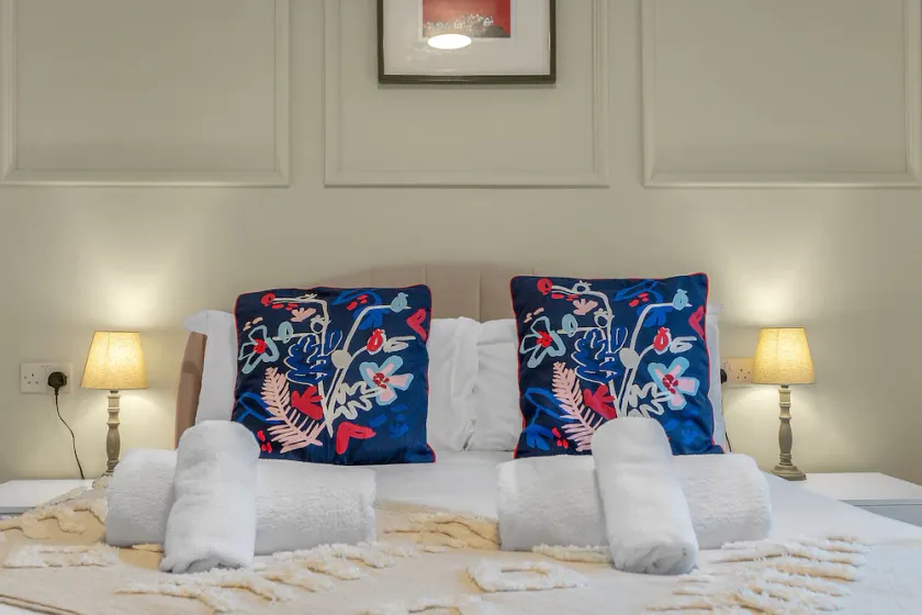 Cheerful Stays: Jamson Pl 3BR Apartment in Leith - Image 1
