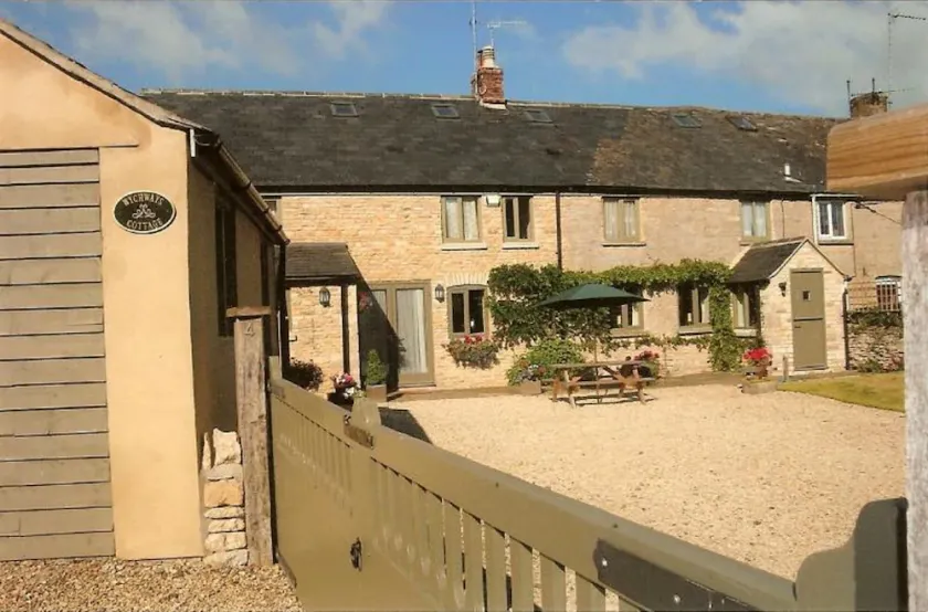Cosy cottage in the Cotswolds - Image 1