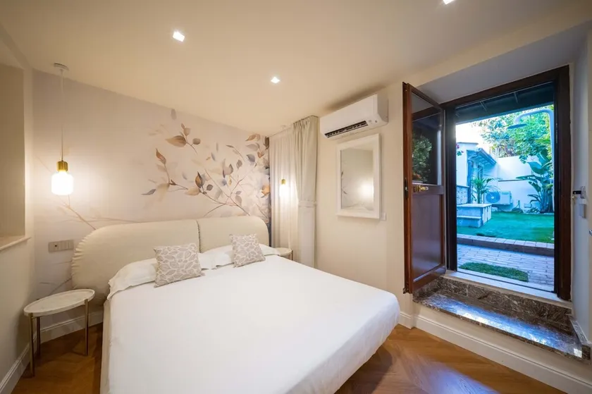 Superior Room – Ground Floor with Garden and jacuzzi  Access - Image 1