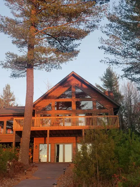 Nyere !!!  Fornemme Lake Home på smukke 1340 Acre Squirrel Lake - Image 1