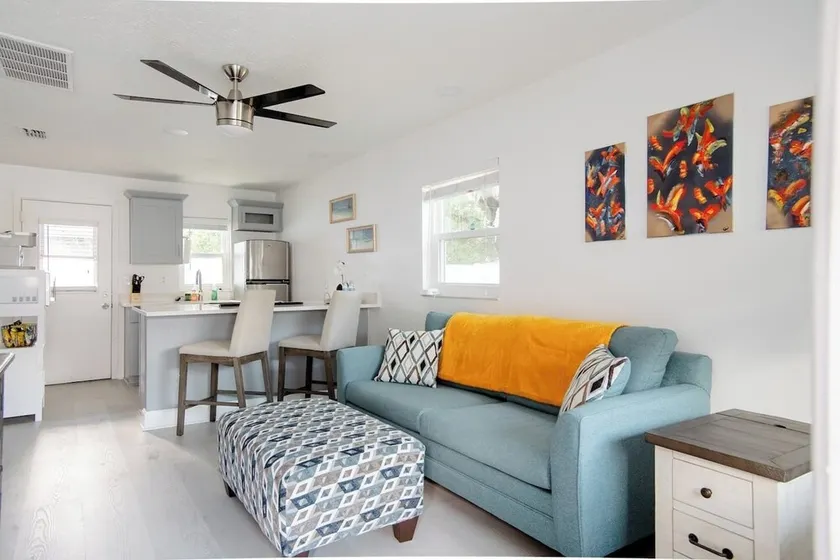 Charming 1-Bedroom Oasis in the Heart of Downtown - Image 1