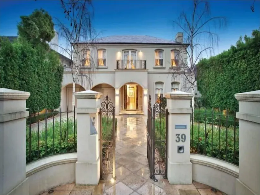 Beachside Family Home in Melbourne's Bayside Brighton.  - Image 1