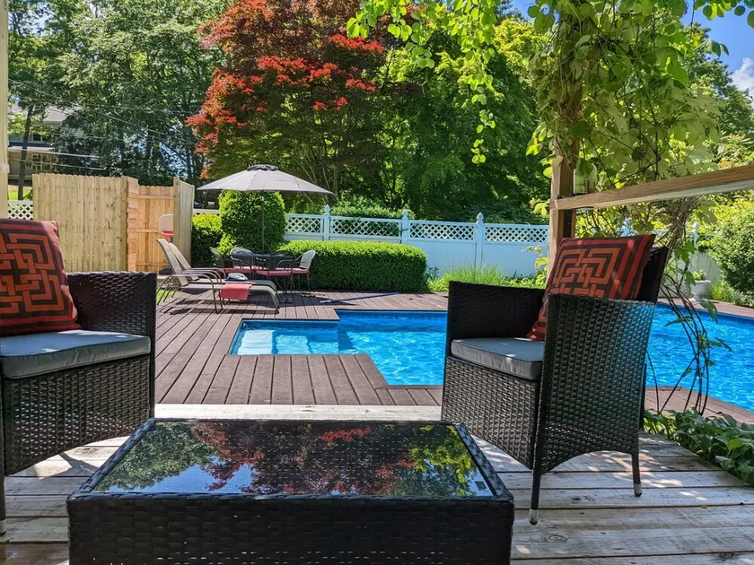 Cheerful 4-bedroom pool house in the North Fork near all - Image 1