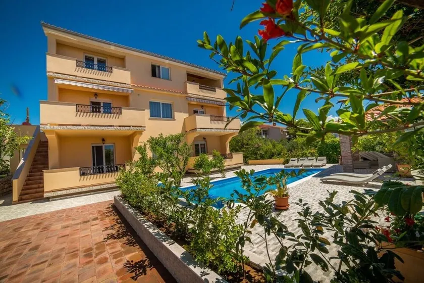 Apt Lemon - Beautiful house in green with outdoor pool and barbecue area - Image 1