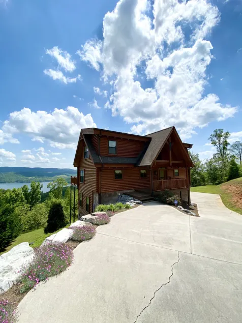 MOUNTAIN TOP CABIN WITH PARTNERING MARINA ON NORRIS LAKE - Image 1