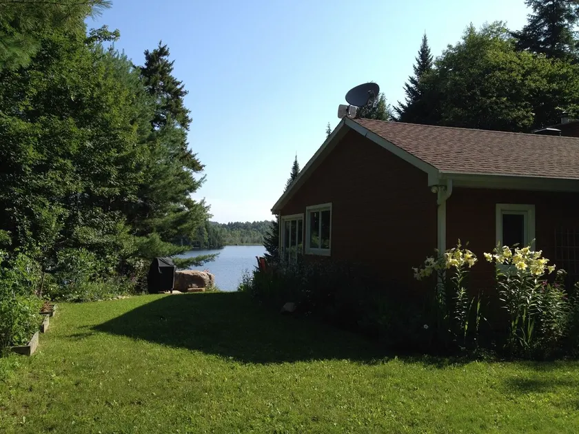 Schönes Ferienhaus am Seeufer, 1 Stunde nördlich von Montreal - Image 1