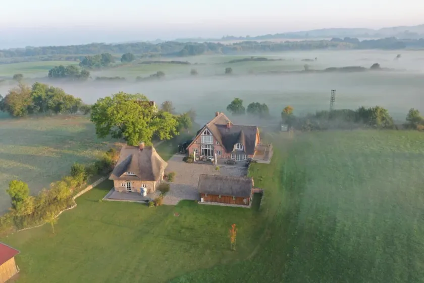 Thatched roof property 350 sqm on Ratzeburger See - Image 1