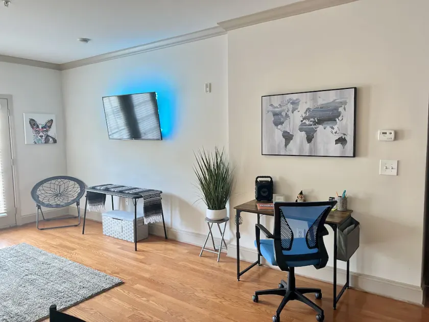 Elegant Apt w/ Free Parking Ideal For Long Stays! - Image 1