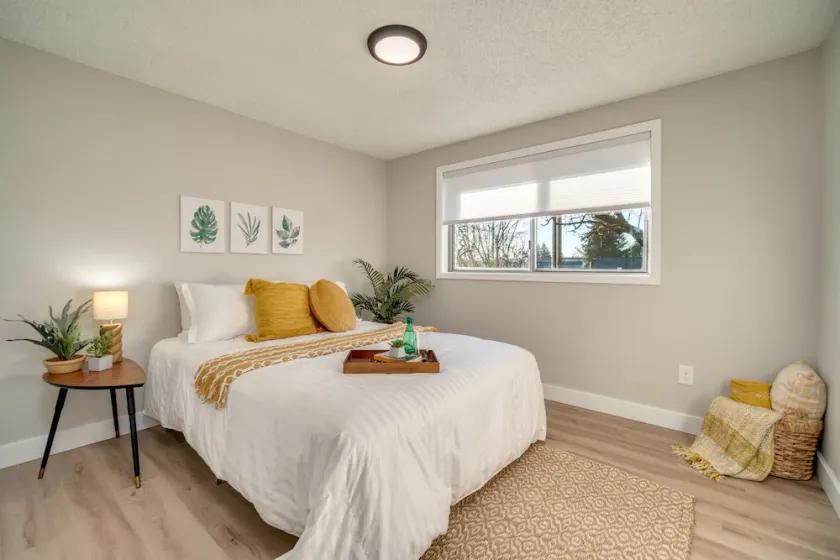 Home away from Home! Clean and bright remodeled 3 bedroom home w all essentials! - Image 1
