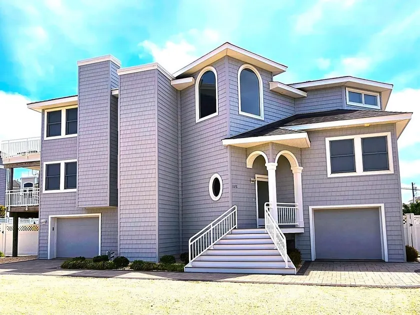 Large Contemporary Ocean Block Home - Image 1
