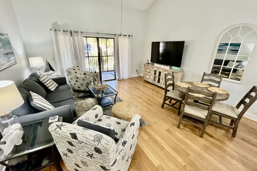 VDP 48 - Tropical lagoon views from this nicely updated 2 bedroom unit. - Image 1