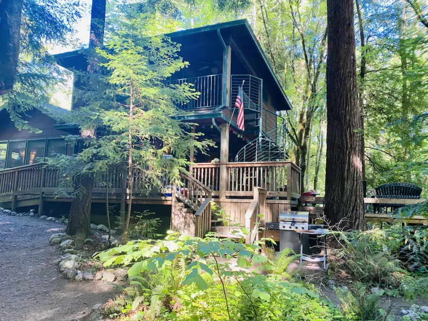 Majestic River Front Cabin (Gästehaus mit 2 Schlafzimmern) - Image 1