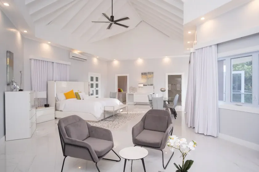 The Sun Seeker Villa Ja Luxury10 bedrooms. Fully staffed. Great for large groups - Image 1