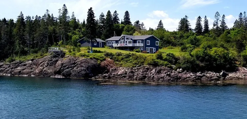 Bay Of Fundy Breeze ~  Ocean Front Home - Image 1