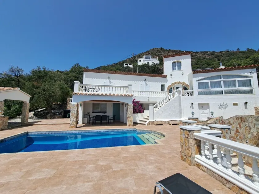 Ref. Cat01 - Cozy villa with stunning sea views - Image 1