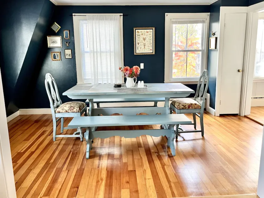 Spacious and private 2nd floor 2bed apartment in Yarmouth Village.  - Image 1