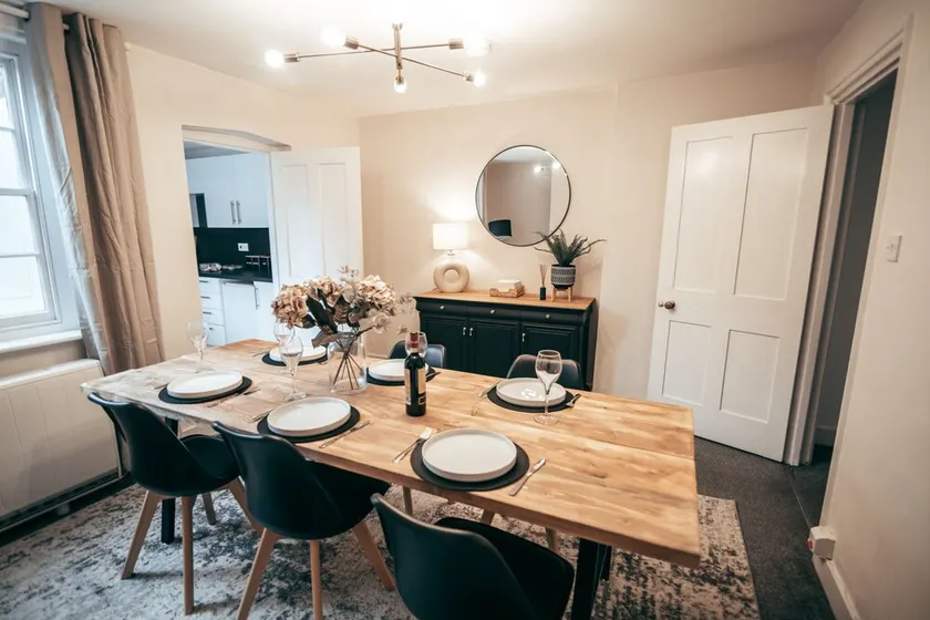 Stylish city centre hideaway - Image 1
