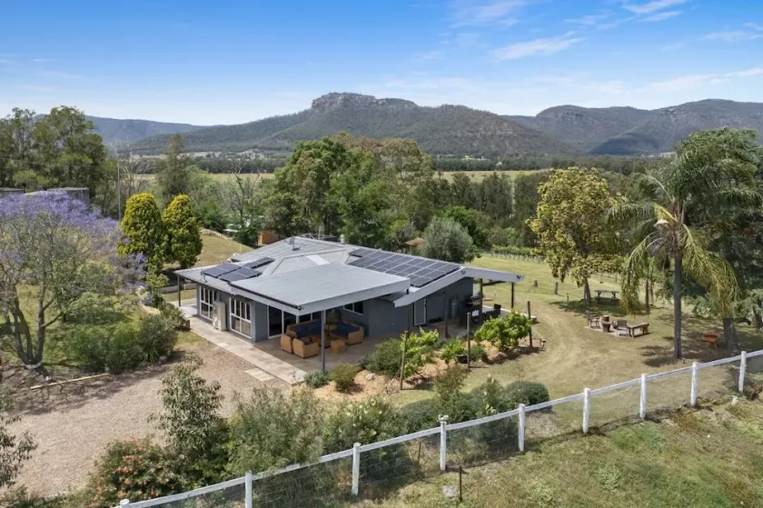 Yellow Rock Cottage - Broke - Image 1