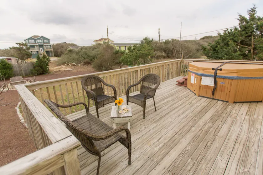 Welcoming Beach Cottage With Hot Tub & Fire pit, Just 1 ½ Blocks To The Beach! - Image 1