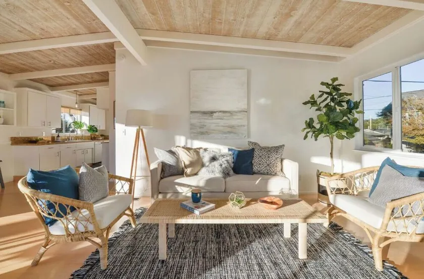 Charming, light-filled home - walk to the beach! - Image 1