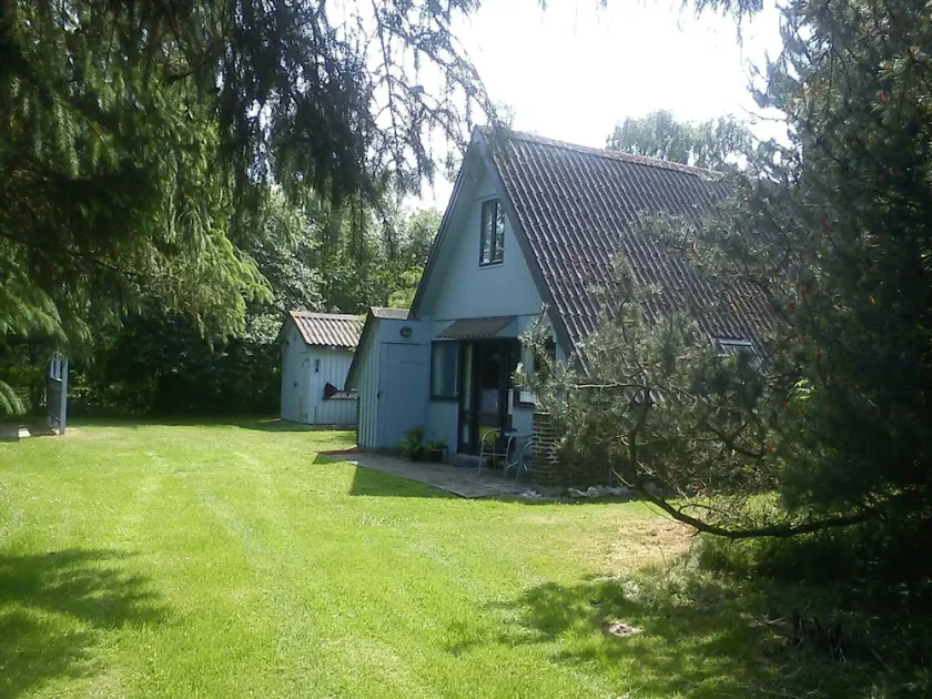 Cottage near beautiful beach in scenic and peace filled surroundings - Image 1
