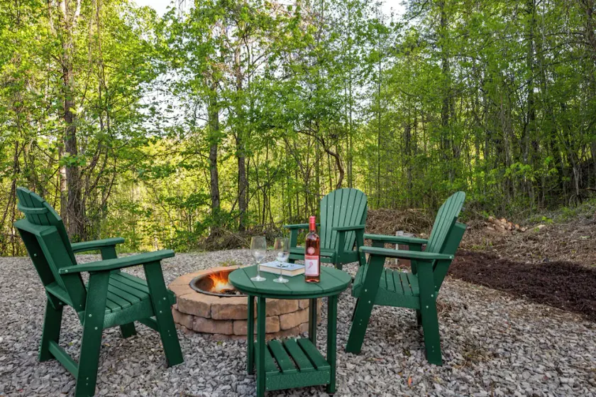 Quiet One-Level Cabin, Hot Tub, Fire Pit, WiFi, Parkway Close - Image 1