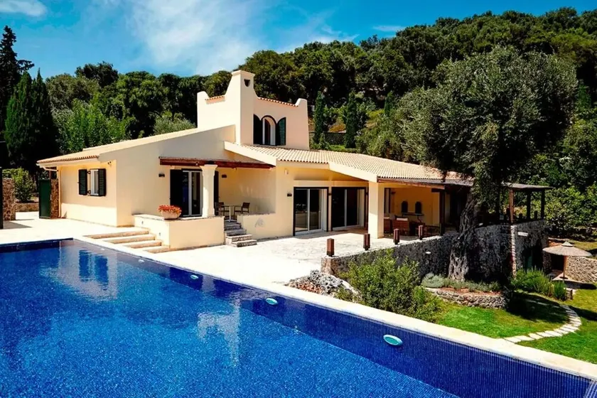 Villa Naldera a luxurious & secluded villa with private pool & amazing sea views - Image 1