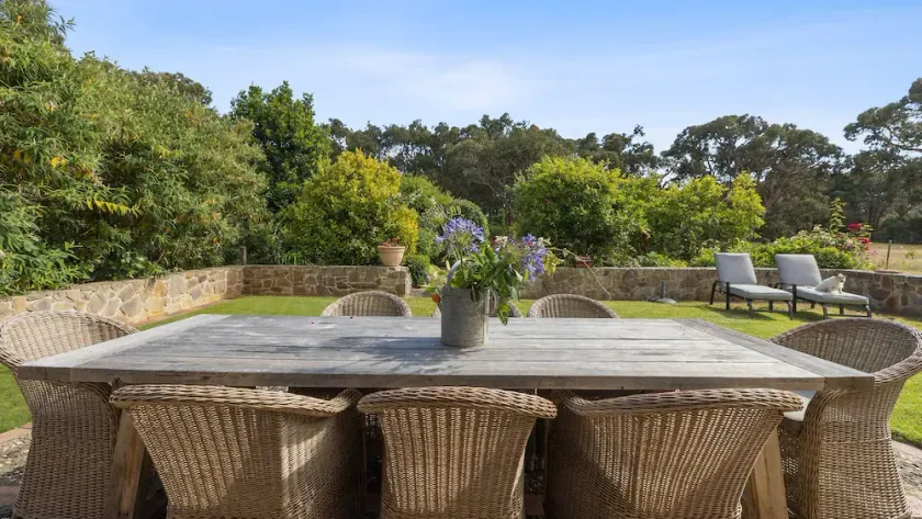 Freestone Park - this sensational Bells Beach property offers peace, privacy and luxury - Image 1