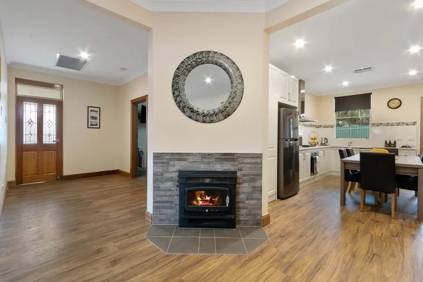 Williamstown Bed and Breakfast S.A. - Image 1