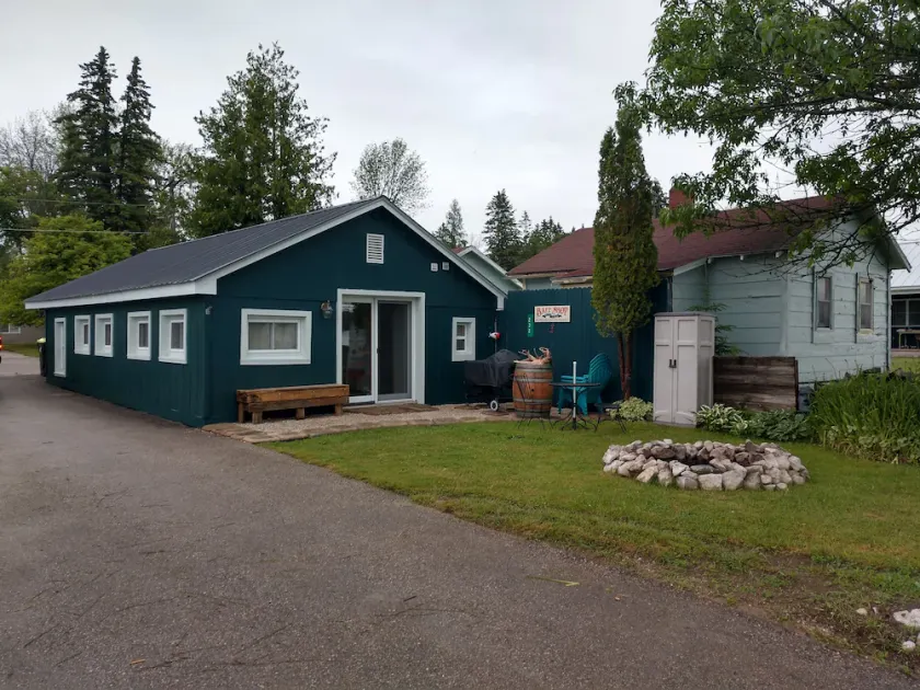 Cedarville Bay Cabin with Private boat launch - Image 1